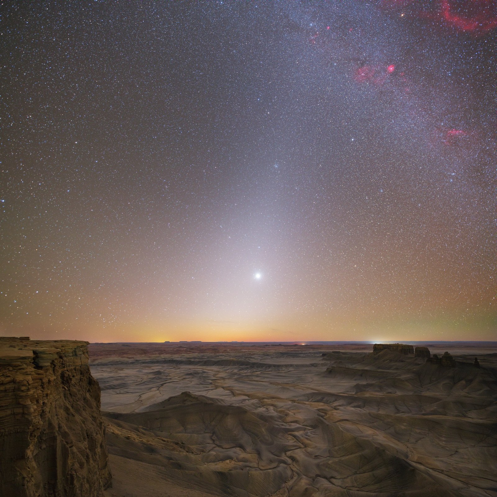 Zodiacal light over desert panorama