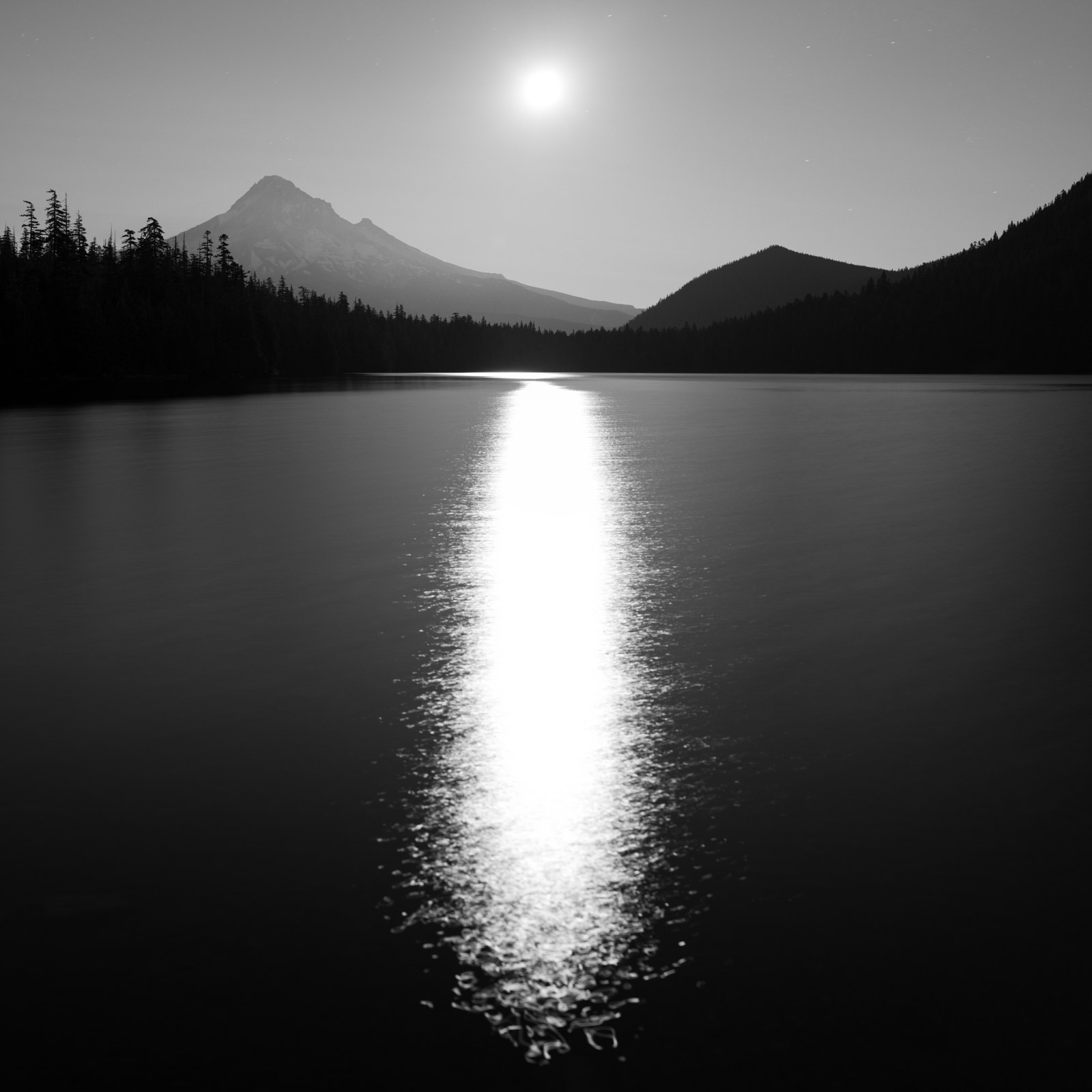 Moonlight reflection mount hood