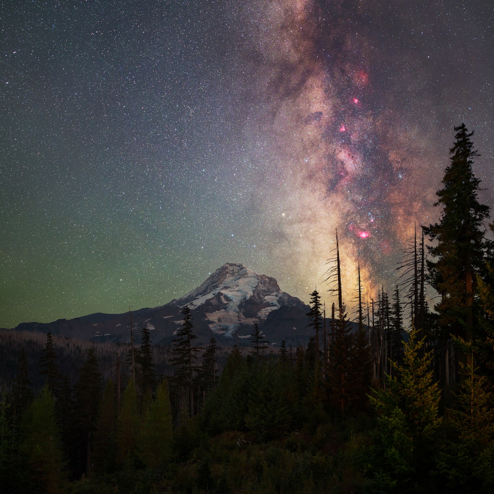 Old season milky way mount hood